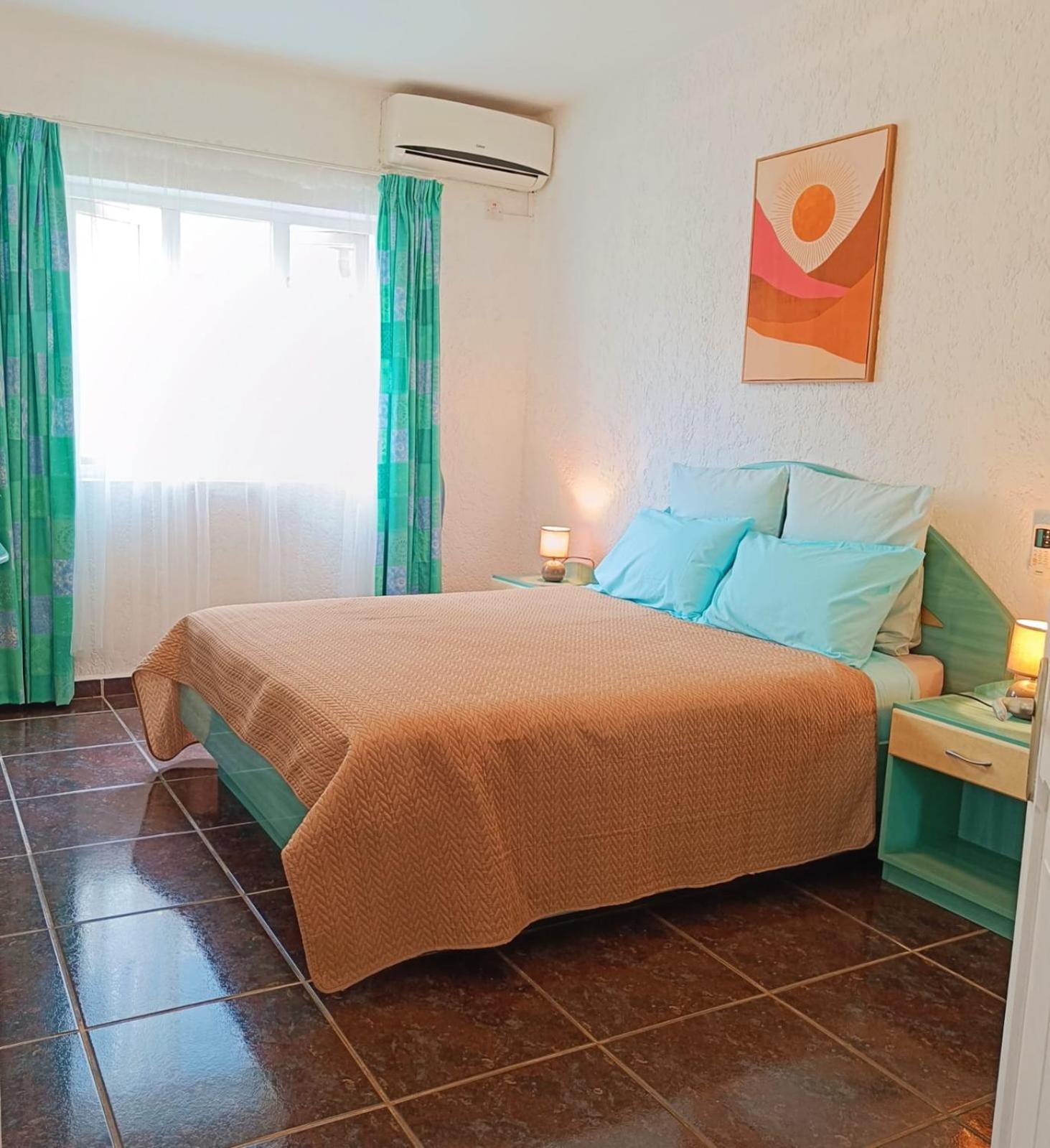 The Coastal Apartment Flic en Flac Экстерьер фото